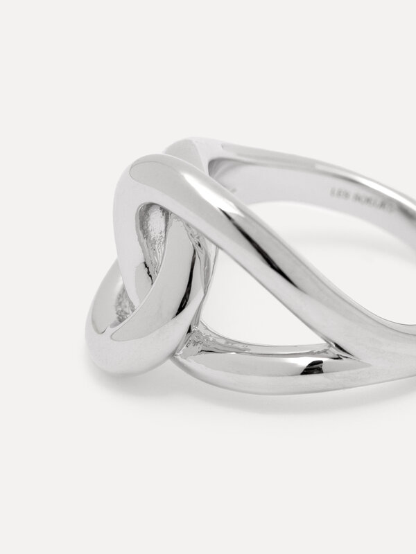 Les Soeurs Ring Claire Knot 1. (K)not to be missed! Deze ring in de vorm van een knoop staat voor oneindige verbondenheid...