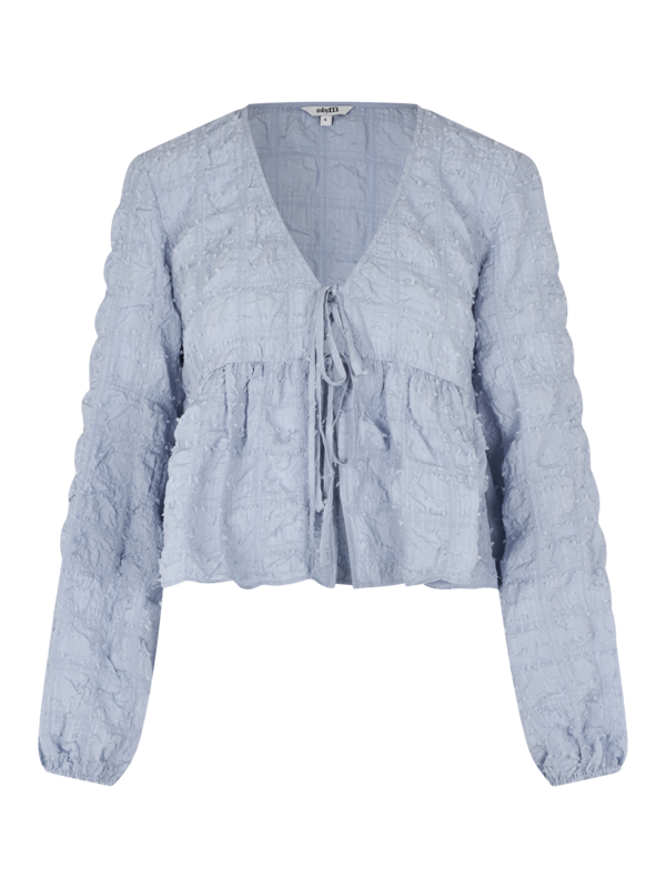 MBYM Chemise Miza Ohana 2. Dreamy in blue! Ce haut bleu poudré semble sorti d'un rêve. Le tissu aéré crée un look frais s...