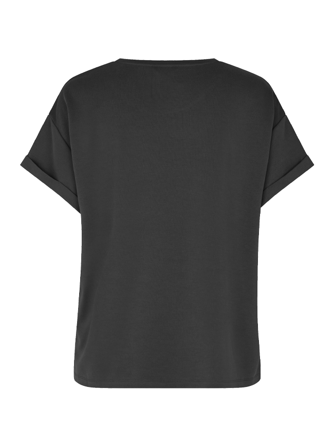 MBYM T-shirt Amana 5. Onmisbaar in je kledingkast: dit zwarte T-shirt is een redder in nood op dagen zonder outfitinspira...
