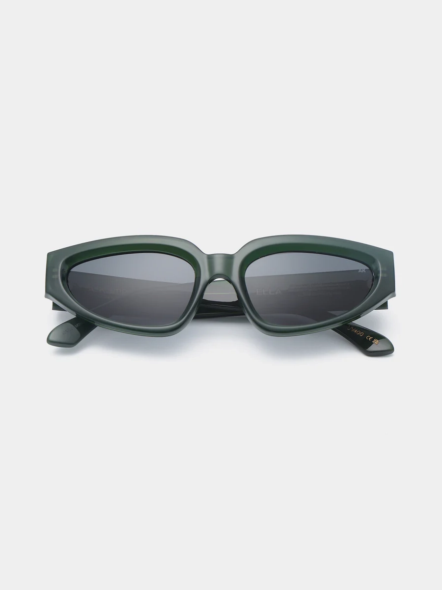 A.Kjaerbede Lunettes de soleil Ella 1. Green with envy! Grâce à ces lunettes de soleil vert foncé, vous profiterez du tem...
