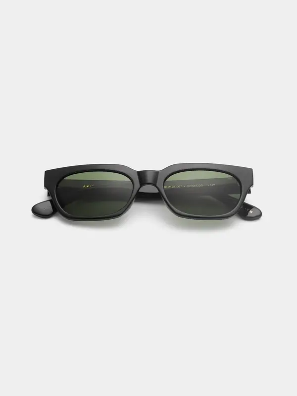 A.Kjaerbede Zonnebril Bror 4. All-time classic! Deze zwarte zonnebril is gemaakt voor drukke dagen en luie weekenden. Het...