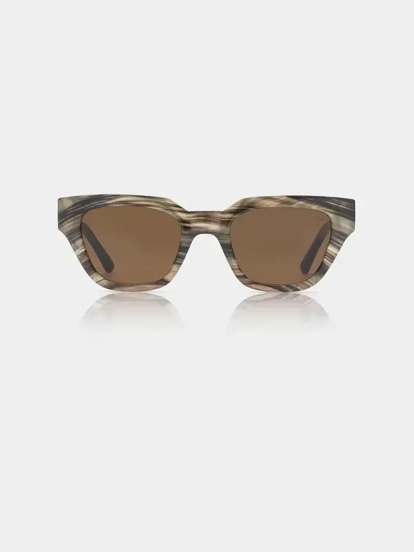 A.Kjaerbede Lunettes de soleil Kaws 6. Rendez-vous au café ou promenade sur la plage? Avec ces lunettes de soleil, vous p...