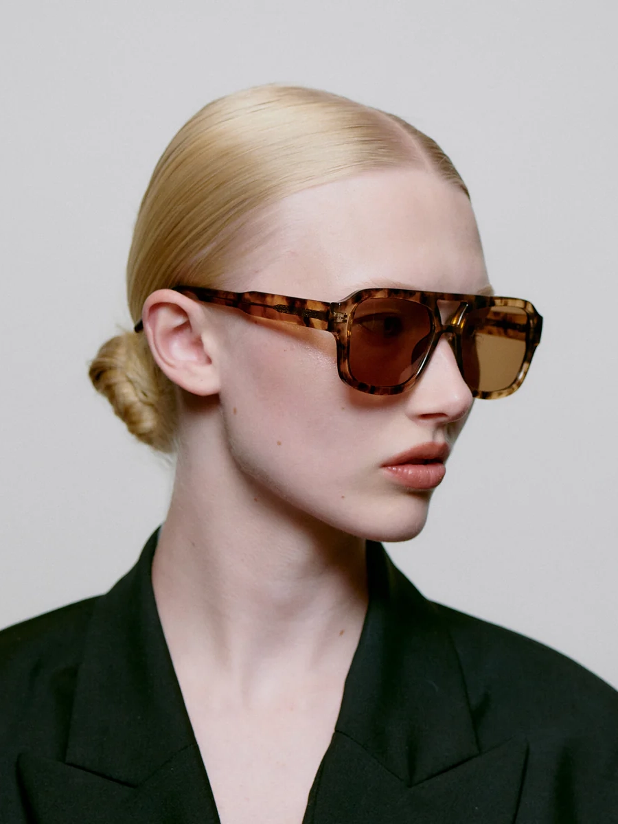 A.Kjaerbede lunettes de soleil Kaya 2. Tout le monde a besoin d'une paire de lunettes de soleil Kaya. Ces lunettes sont u...