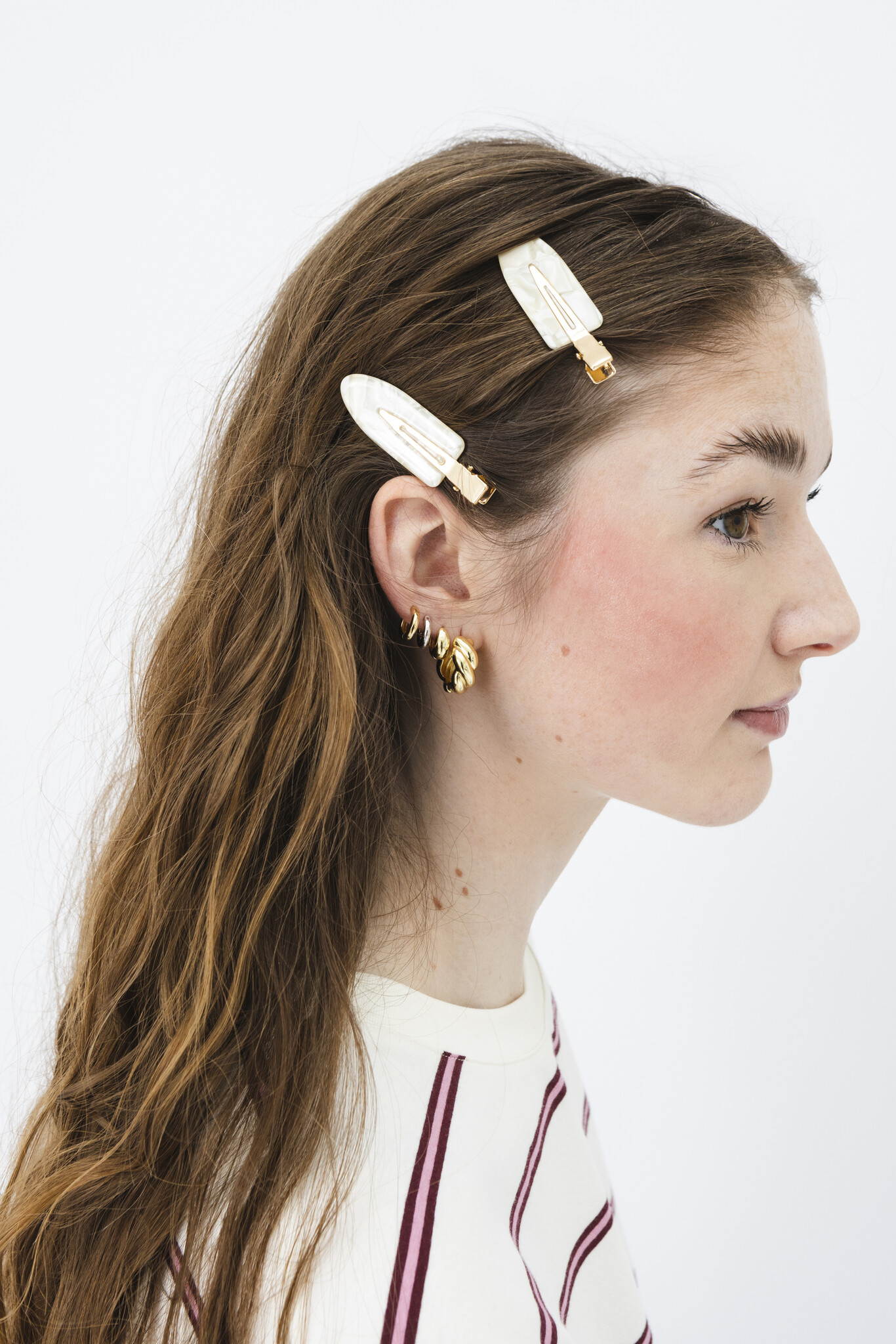 Les Soeurs Resin clips GRWM 3. GRWM essential! Deze set Les Soeurs-clips houdt je haar moeiteloos uit je gezicht tijdens ...