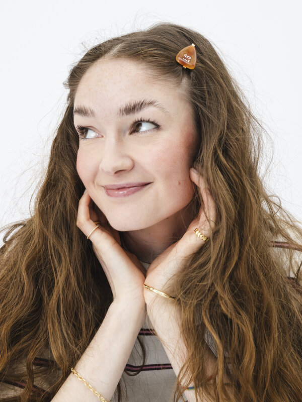 Les Soeurs Haarschuivers set resin Les Soeurs 2. Beautyhack alert! Gebruik deze haarschuivers om je lokken elegant uit je...