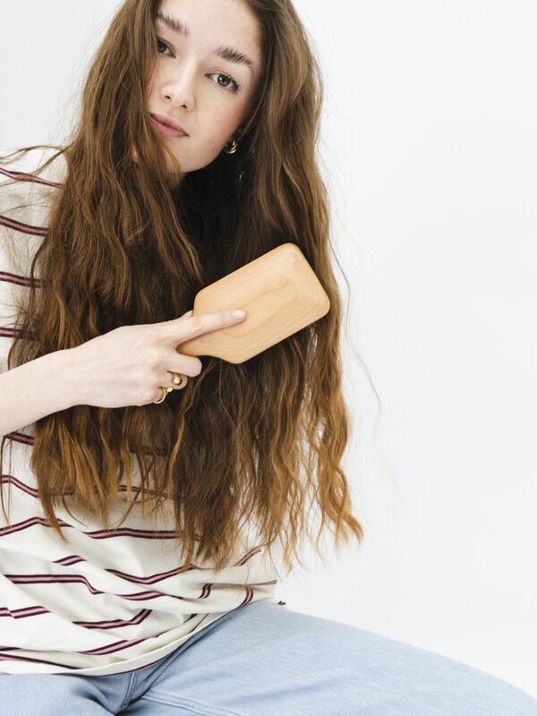 Les Soeurs Grote haarborstel 2. De droom van elke haircare lover! Deze paddle brush ontwart zonder statisch effect en maa...