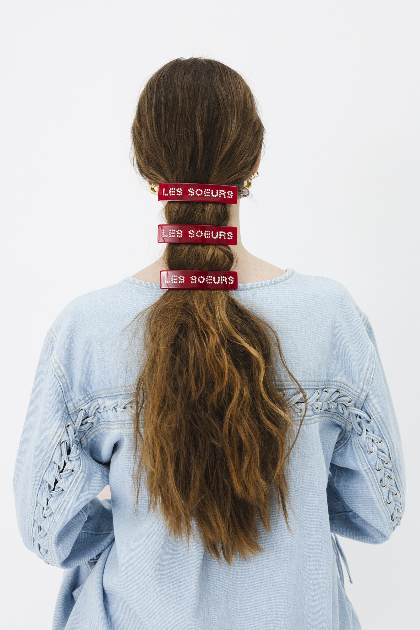 Les Soeurs Barrette haarspeld Les Soeurs 2. Bad hair day? Nu niet meer! Deze barrette met Les Soeurs-logo is niet alleen ...