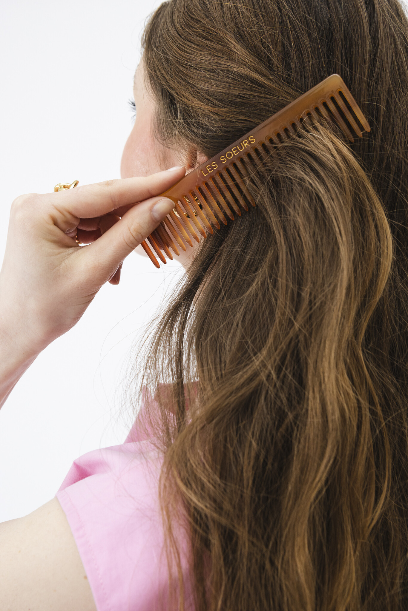 Les Soeurs Resin Hair comb 2. Upgrade your hair care routine with this comb, crafted from resin for a luxurious touch. Th...