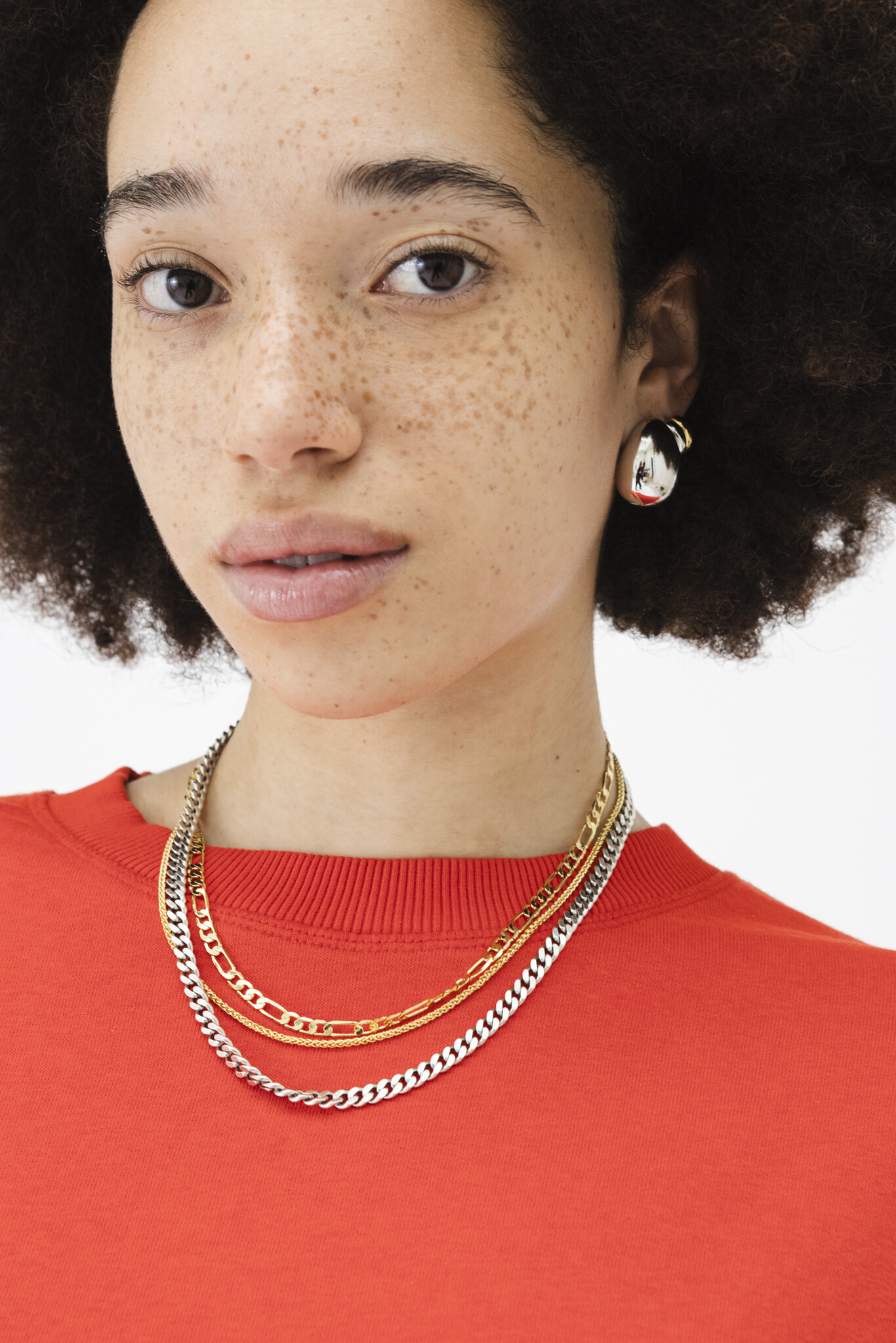 Les Soeurs Collier Rana Triple 2. Triple the fun! Vous hésitez souvent entre l'or et l'argent? Ce collier résout ce dilem...