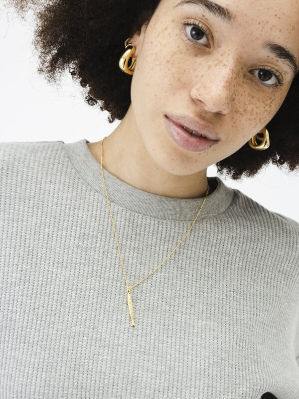 Les Soeurs Boucles d'oreilles Set Fara XL Chunky 2. Si vous souhaitez ajouter une touche de fraîcheur à votre look de tou...