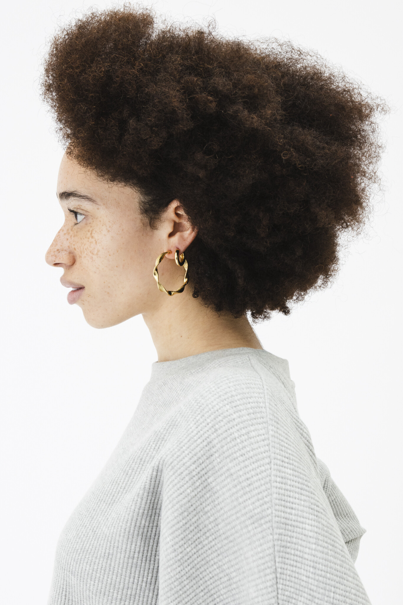 Les Soeurs Earrings set Fara Twisted 2. The striking hoops you didn't know your earring collection was craving this seaso...
