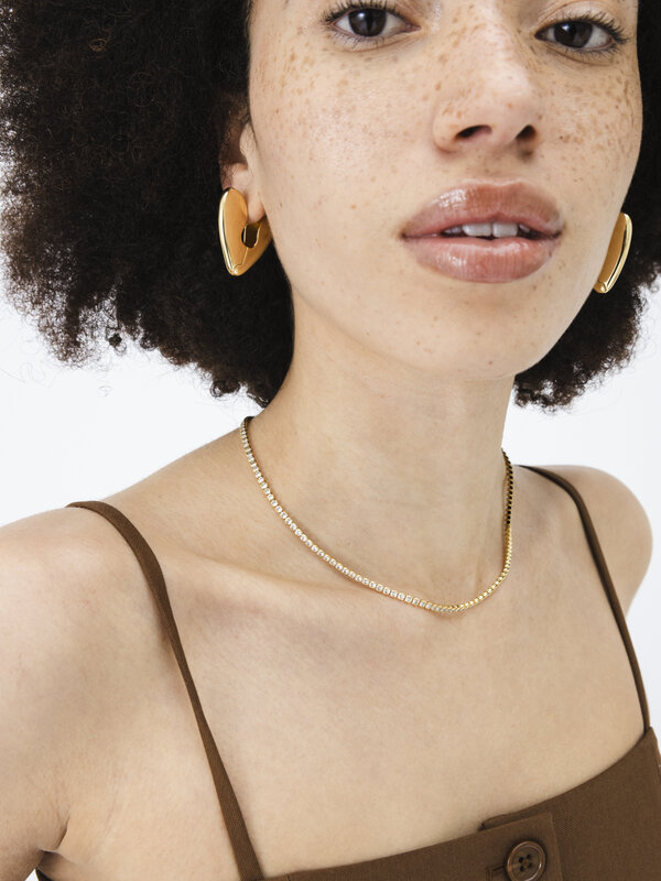 Les Soeurs Boucles d'oreilles Set Fara Heart 2. L'amour est dans l'air avec ces boucles d'oreilles! Grâce au design ouver...