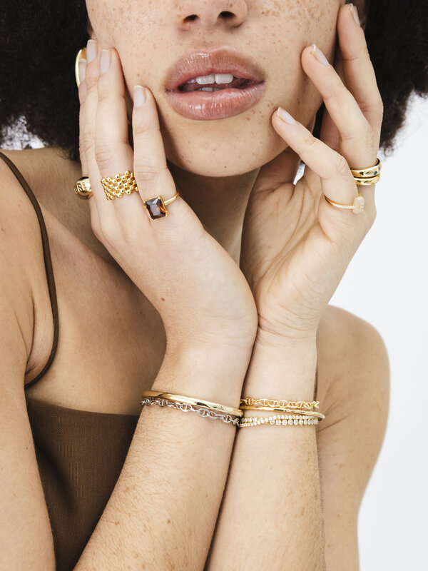 Les Soeurs Bague Gioia Coffee 2. Cette bague Gioia est le moyen le plus simple d'ajouter une touche de couleur à votre lo...