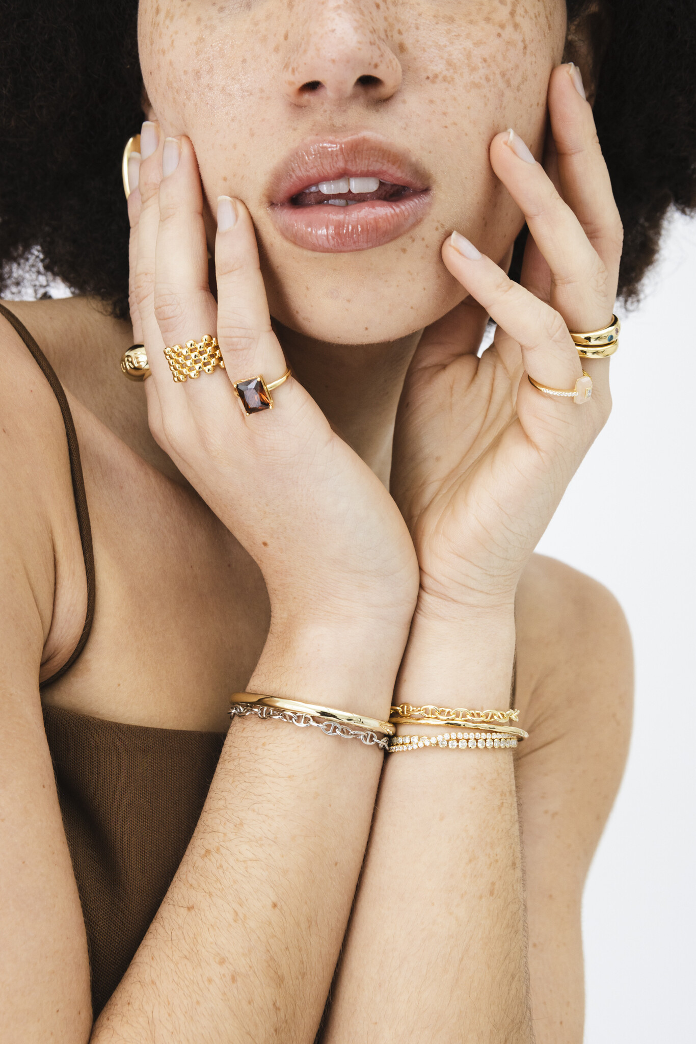 Les Soeurs Ring Gioia Coffee 2. This Gioia ring is the easiest way to add a touch of color to your everyday look. This ey...