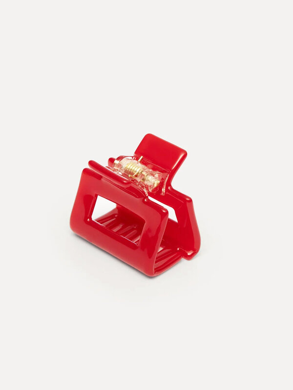 Les Soeurs Resin hair clip rectangle 2. Ready, set, red! Combining functionality with boldness, this bright red glossy ha...