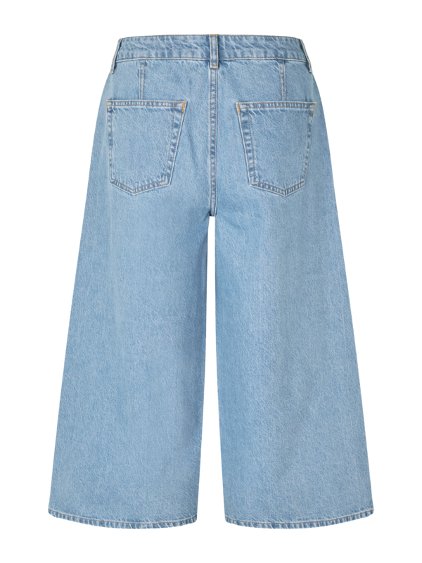 MBYM Jeans Xenia 6. The perfect cut-off! Deze culottes geven je favoriete schoenen een podium. De mooie kuitlengte flatte...