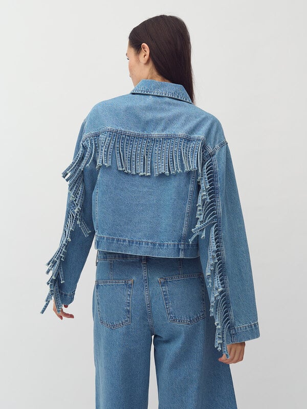 MBYM Denim jacket Catherina 2. Shake it up! This cropped jacket mixes cowboy-cool with contemporary street style. The pro...