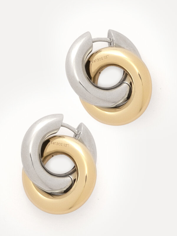 Les Soeurs Boucles d'oreille Fara Linked 4. Double trouble! Cette boucle d'oreille bicolore combine le meilleur des deux ...
