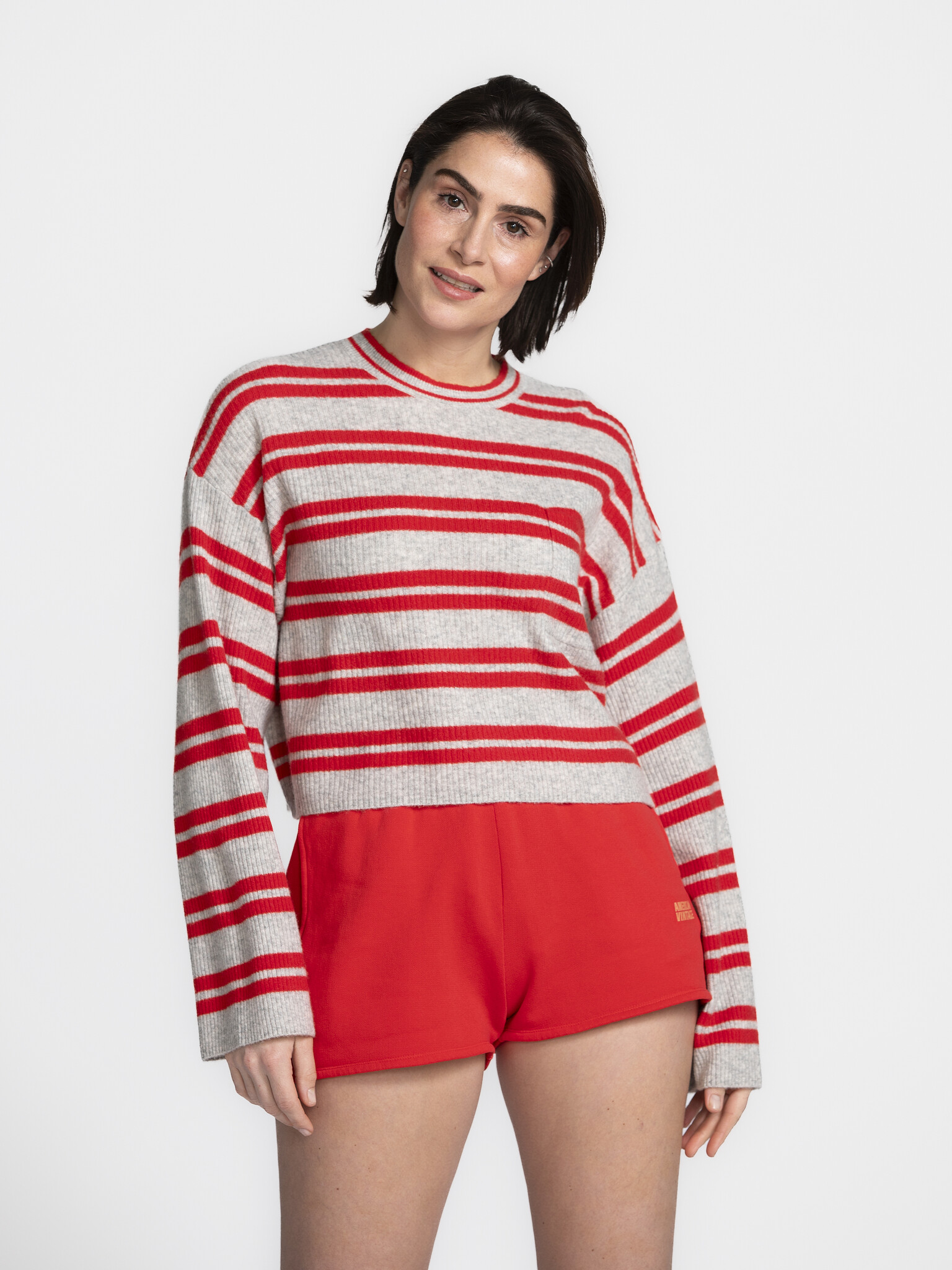 American Vintage Gestreepte sweater Raxow 1. Een streepje voor op saaie basics: deze wollen trui combineert zachte grijst...