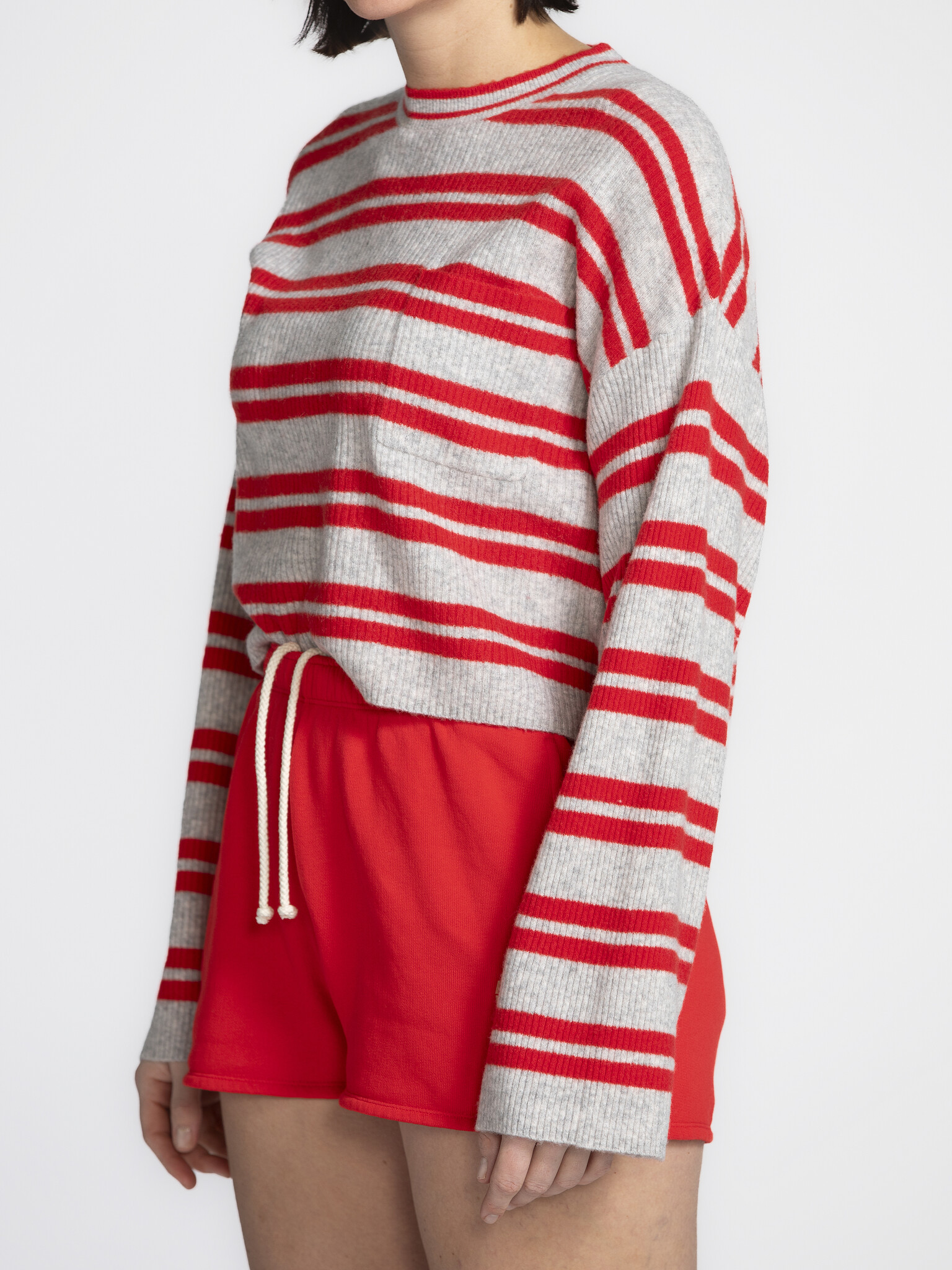 American Vintage Gestreepte sweater Raxow 3. Een streepje voor op saaie basics: deze wollen trui combineert zachte grijst...