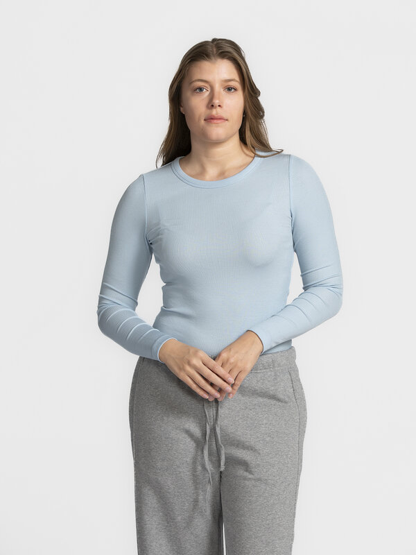 Selected Longsleeve Dianna 3. Avec cette chemise à manches longues bleu poudre, vous aurez toujours un basique fiable dan...