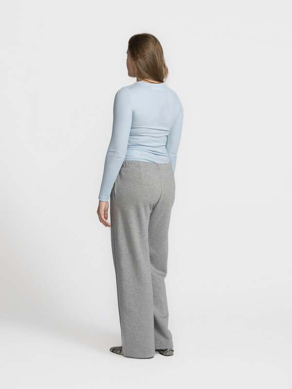 Selected Longsleeve Dianna 4. Avec cette chemise à manches longues bleu poudre, vous aurez toujours un basique fiable dan...