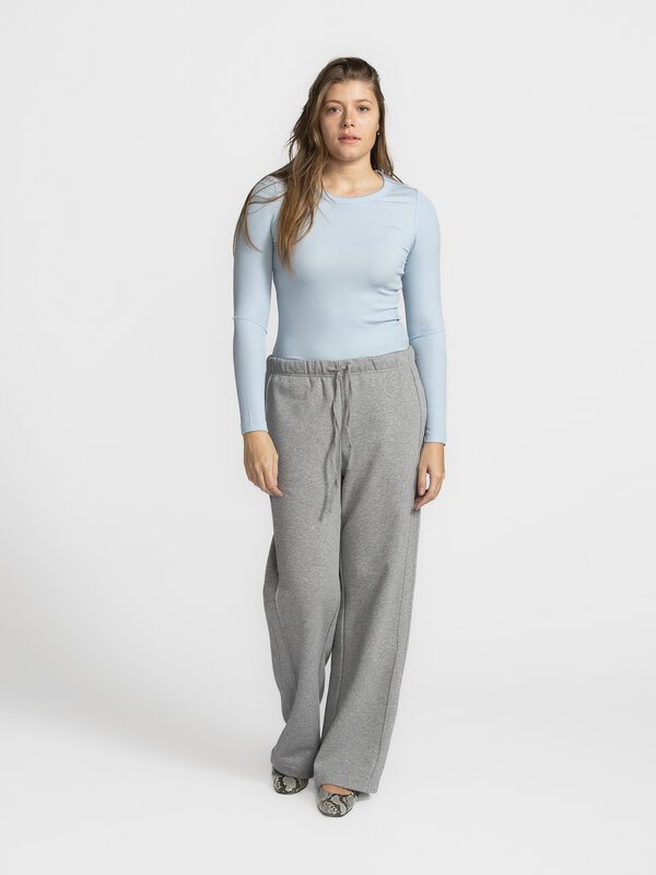 MBYM Broek Pica Tarrant 2. Comfort calling! Deze joggingbroek is gemaakt voor alle loungemomenten in je leven. Geen knell...