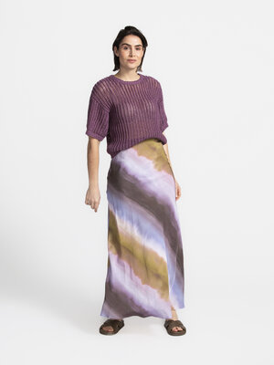 Gebreide top Ellen. Easy breezy! Deze top is een must-have in het tussenseizoen. Het open patroon zorgt voor een subtiele...