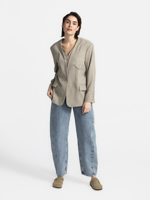 MBYM Blazer Reelia Wan 1. Better in beige! This blazer understands office life and keeps the balance between laid-back an...