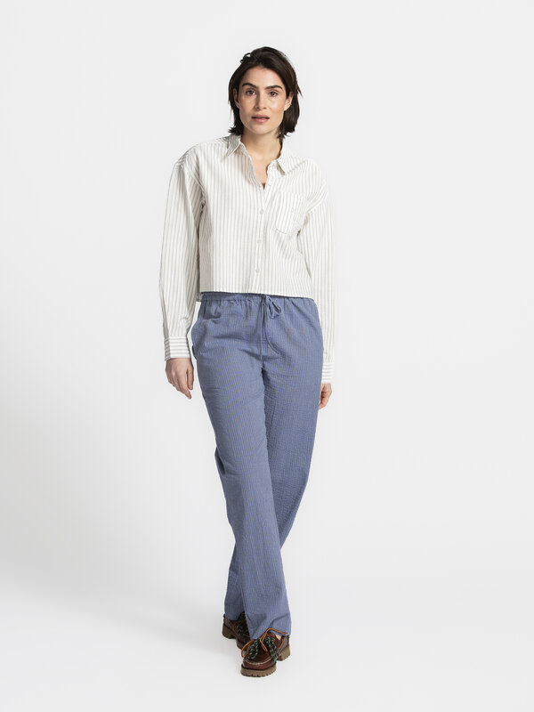 MBYM Gestreepte blouse Emmelia Deserae 1. Crop it like it's hot! Dit hemd combineert een stoer verkort silhouet met een i...