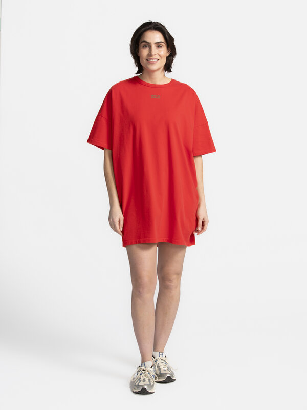 American Vintage T-shirt dress Fazy 3. Boldly casual! This T-shirt dress shows that simplicity can be a statement. The mi...