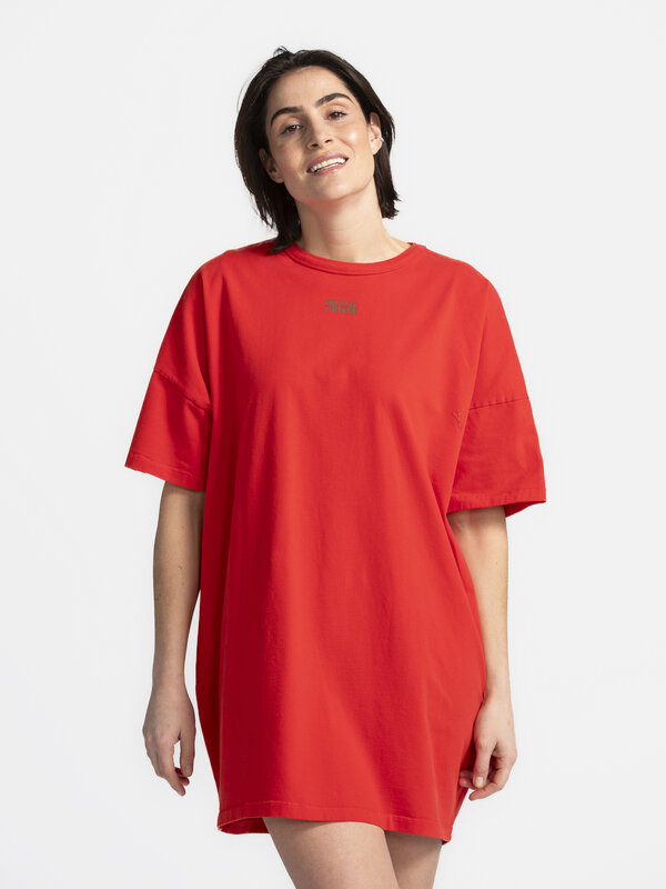 American Vintage T-shirt dress Fazy 1. Boldly casual! This T-shirt dress shows that simplicity can be a statement. The mi...