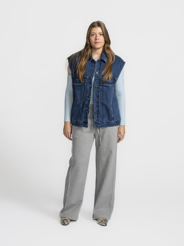 American Vintage Sleeveless vest Joybird 3. Cool and breezy: this new sleeveless denim jacket is indispensable in your of...