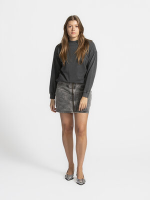 Jupe Sadie. Zip it up! Cette jupe en denim gris a tout: une longueur flatteuse, une allure affirmée et une fermeture écla...