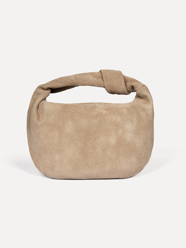 Le Marais Suède handtas Olivia 1. Year-round favorite: deze tijdloze beige tas werkt in elk seizoen. Het warme suède geef...