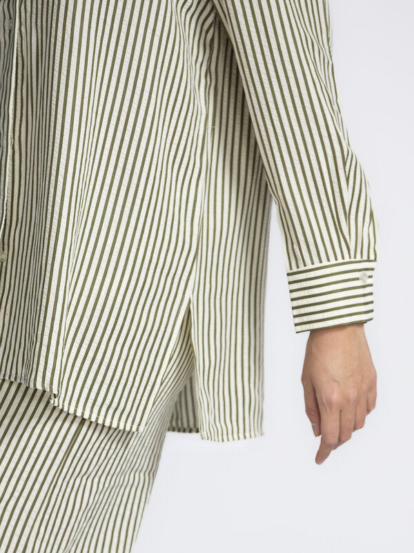Les Soeurs Striped shirt Daniel 5. Not in the mood for heavy fabrics or eye-catching prints? This green and white striped...