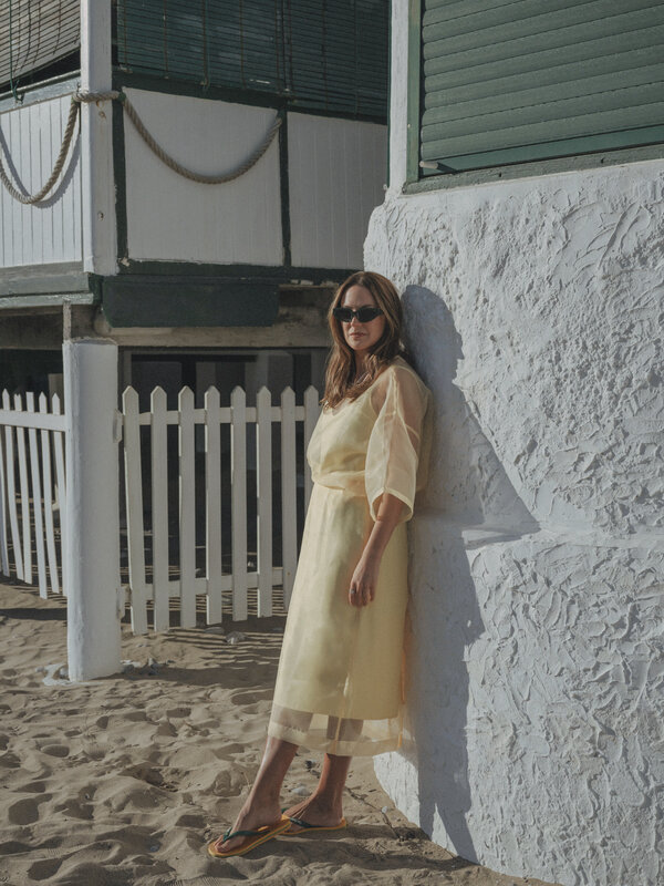 Les Soeurs Jupe organza Bruce 8. Cette jupe en organza jaune beurre capture la sensation du printemps en une tenue. La co...