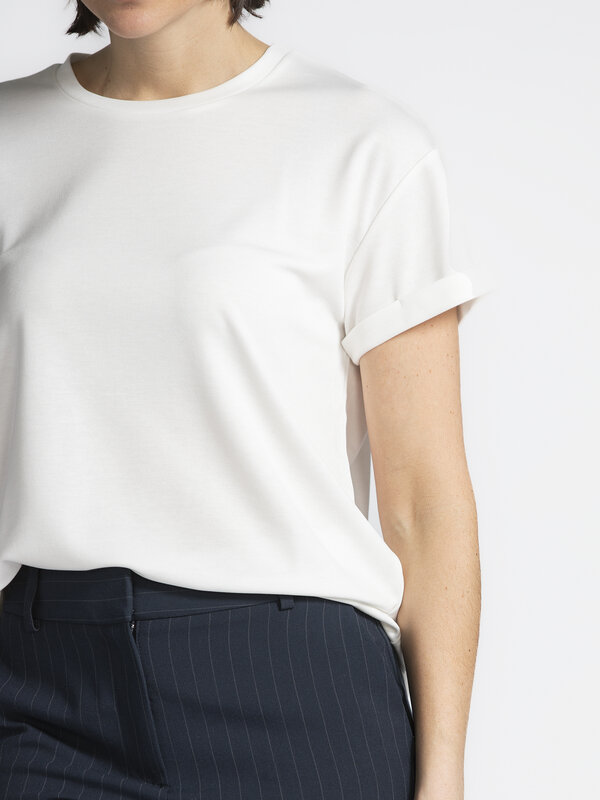 MBYM T-shirt Amana 4. Less is more! This white T-shirt proves that simplicity can be powerful. With a loose, flattering f...