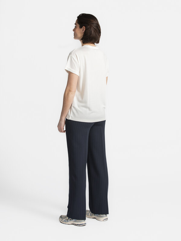 MBYM T-shirt Amana 2. Less is more! This white T-shirt proves that simplicity can be powerful. With a loose, flattering f...