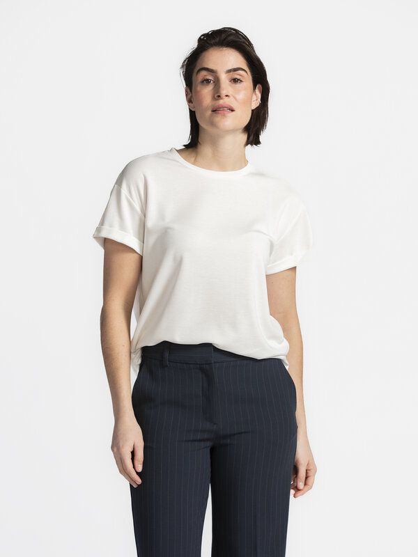 MBYM T-shirt Amana 3. Less is more! This white T-shirt proves that simplicity can be powerful. With a loose, flattering f...