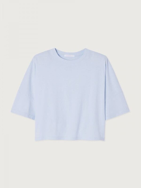 American Vintage Cropped T-shirt Ouky 2. Sky's the limit! Dit cropped t-shirt in hemels pastelblauw brengt je outfits naa...
