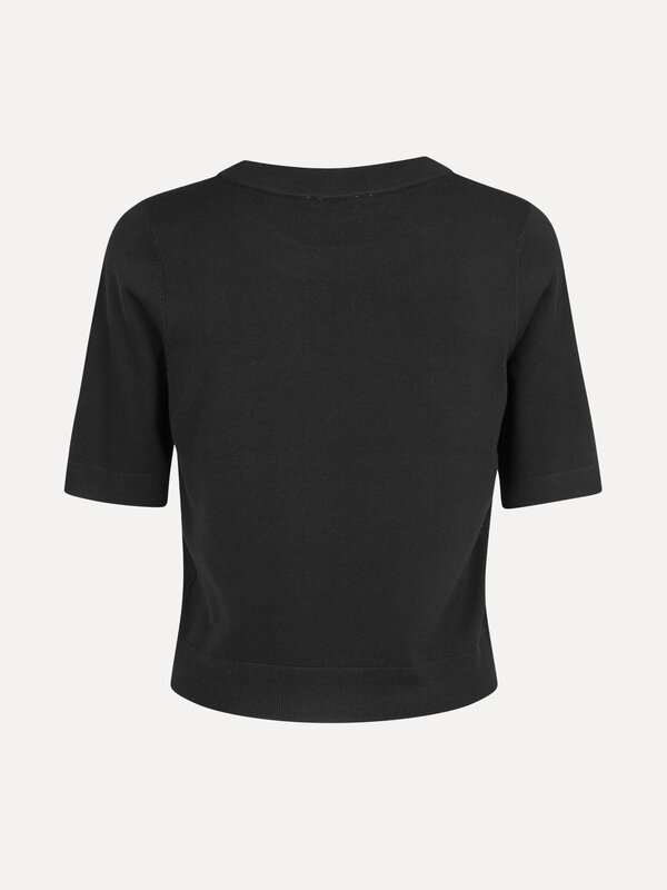 MBYM Pull tricoté Carla Bravani 6. Black to basics! Vous ne savez pas quoi porter entre l'hiver et le printemps ? Ce haut...