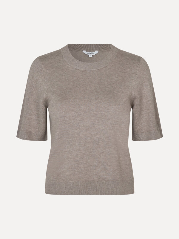 MBYM Pull tricoté Carla Bravani 2. Taupe à la rescousse! Ce pull à manches courtes est la pièce de mi-saison qui manquait...