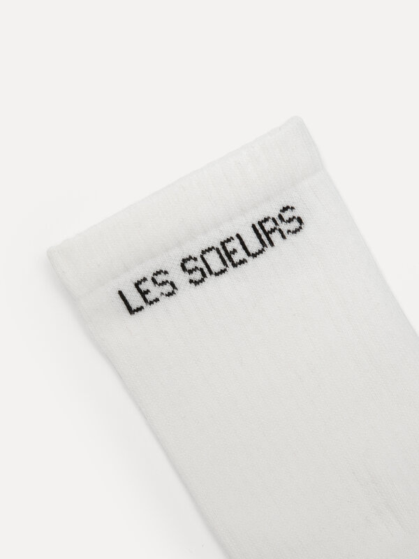Les Soeurs Sport socks Les Soeurs 4. Feet treat! These iconic white sports socks with the Les Soeurs logo blend comfort a...