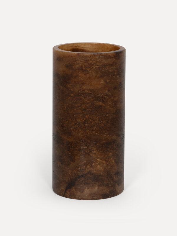 Les Soeurs Cylinder Alabaster Kaarsenhouder (medium) 2. Create a warm and soothing atmosphere with this timeless cylindri...