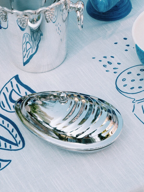 Anna + Nina Trinked dish The World is Your Oyster 2. Catch of the day! This decorative oyster dish is the perfect place t...