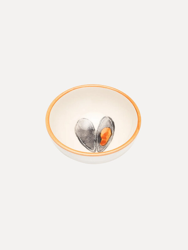 Anna + Nina Tapas bowl Moules 1. Mussel power! This charming bowl with a hand-painted mussel and orange rim is a true tab...