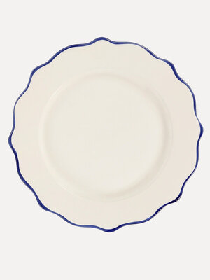 Bord Marine. Blue-tiful dining! Dit sierlijke bord dinerbord is de perfecte basis voor al je culinaire creaties. De golve...