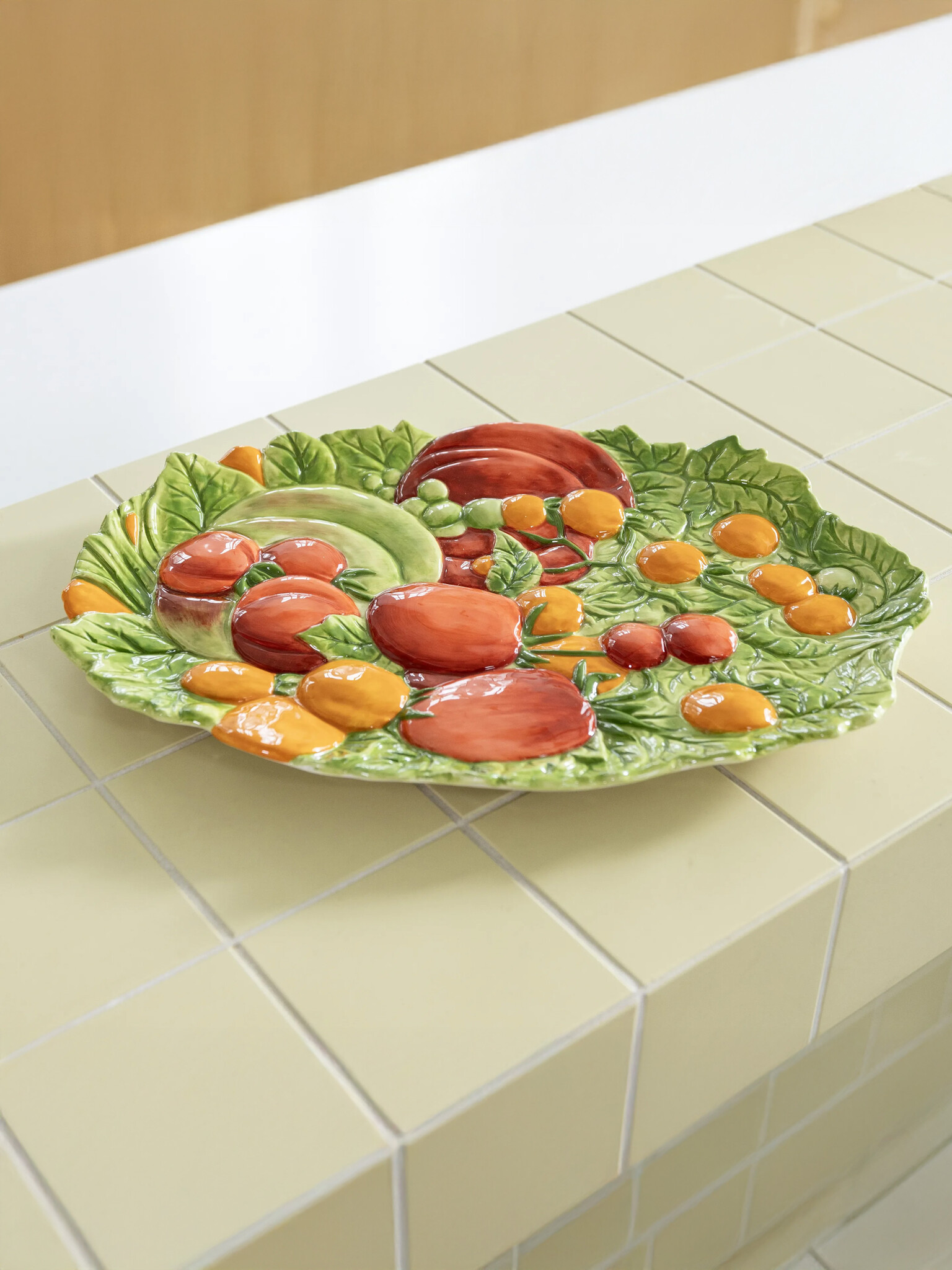 &klevering Serving platter Legume 2. Make every meal a feast for the eyes! This cheerful platter with veggies adds Medite...