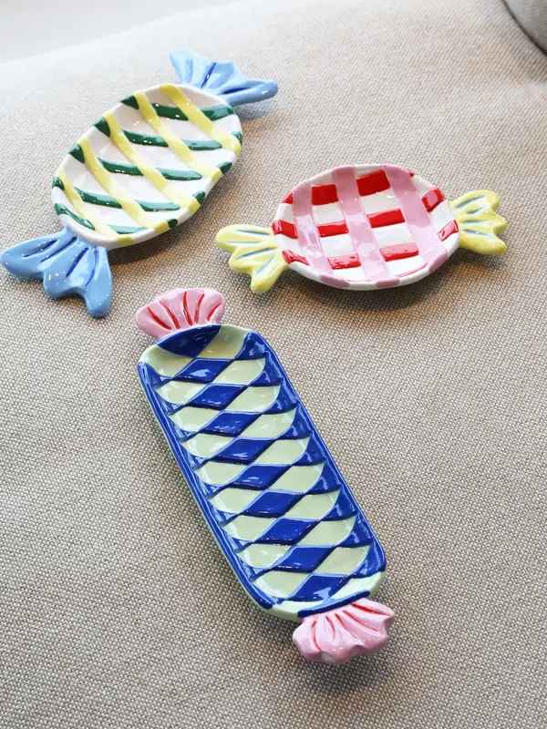 &klevering Assiette à carreaux Goody 2. Fan de touches sucrées? Cette assiette en forme de bonbon est faite pour vous. Co...